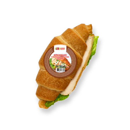 Круассан с курицей и соусом «Цезарь»